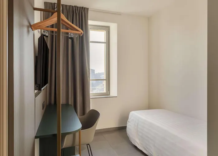 B&B Hotel Piacenza Otel 3*