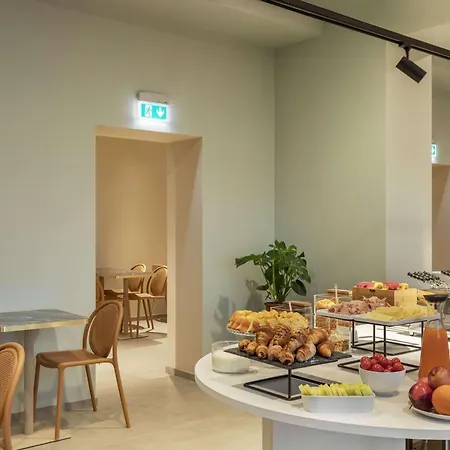 B&B Hotel Piacenza ホテル 3*