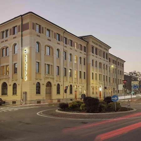 B&B Hotel Piacenza ホテル 3*