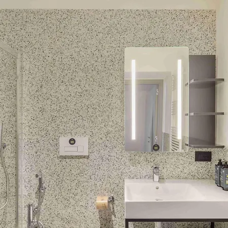 B&B Hotel Piacenza Otel