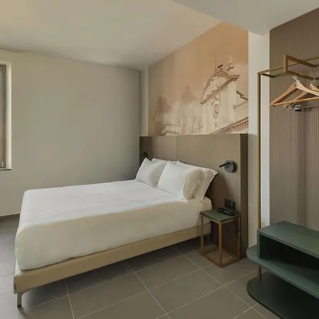 Hotel B&B Hotel Piacenza 3*