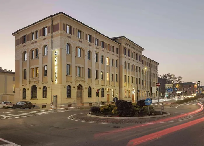 B&B Hotel Piacenza ホテル 3*